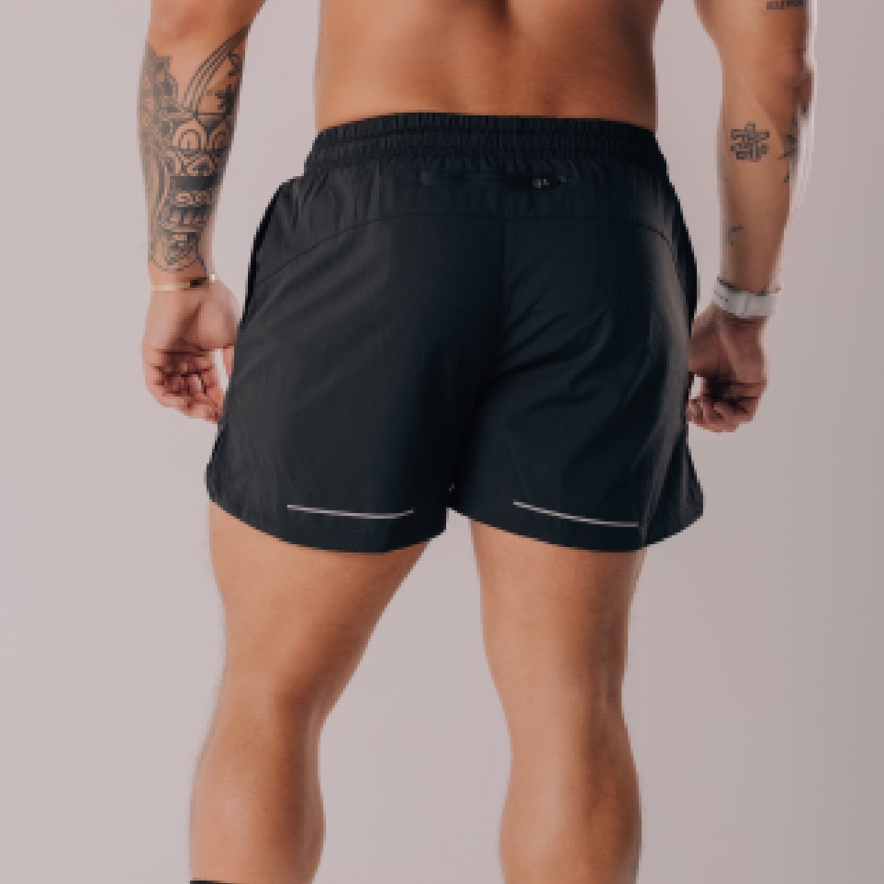 بالم فيت كور شورت، أسود