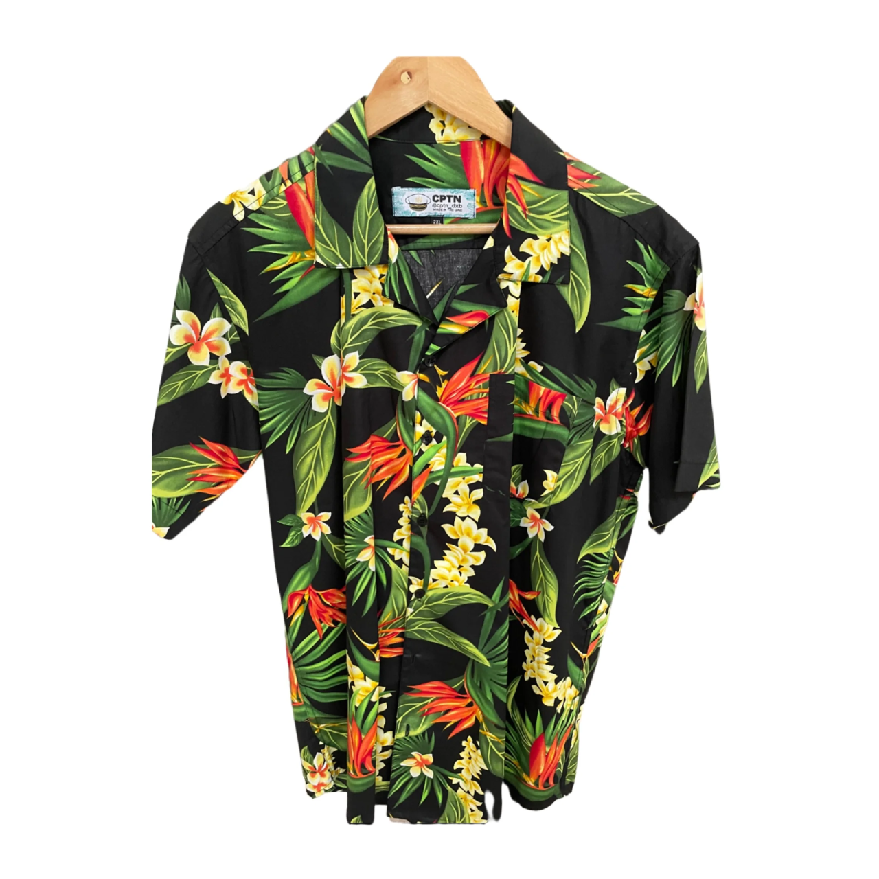 يعد قميص CPTN الصيفي طريقة أنيقة ومتعددة الاستخدامات لإضافة لمسة من الأناقة إلى خزانة ملابسك