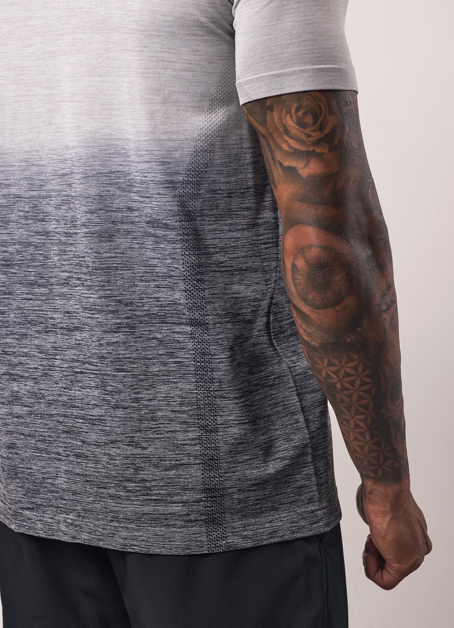 Gym King Relentless Ombre Seamless Tee - Black/Urban Grey