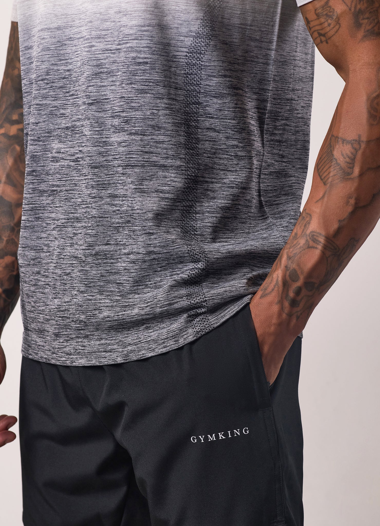 Gym King Relentless Ombre Seamless Tee - Black/Urban Grey