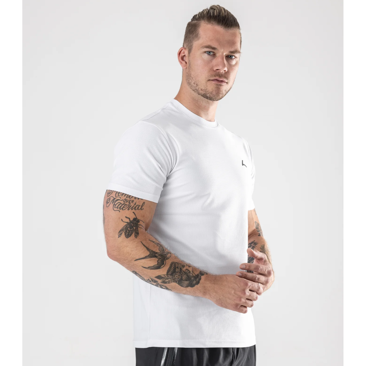 قميص ريفا الرياضي - شبكة بيضاء
