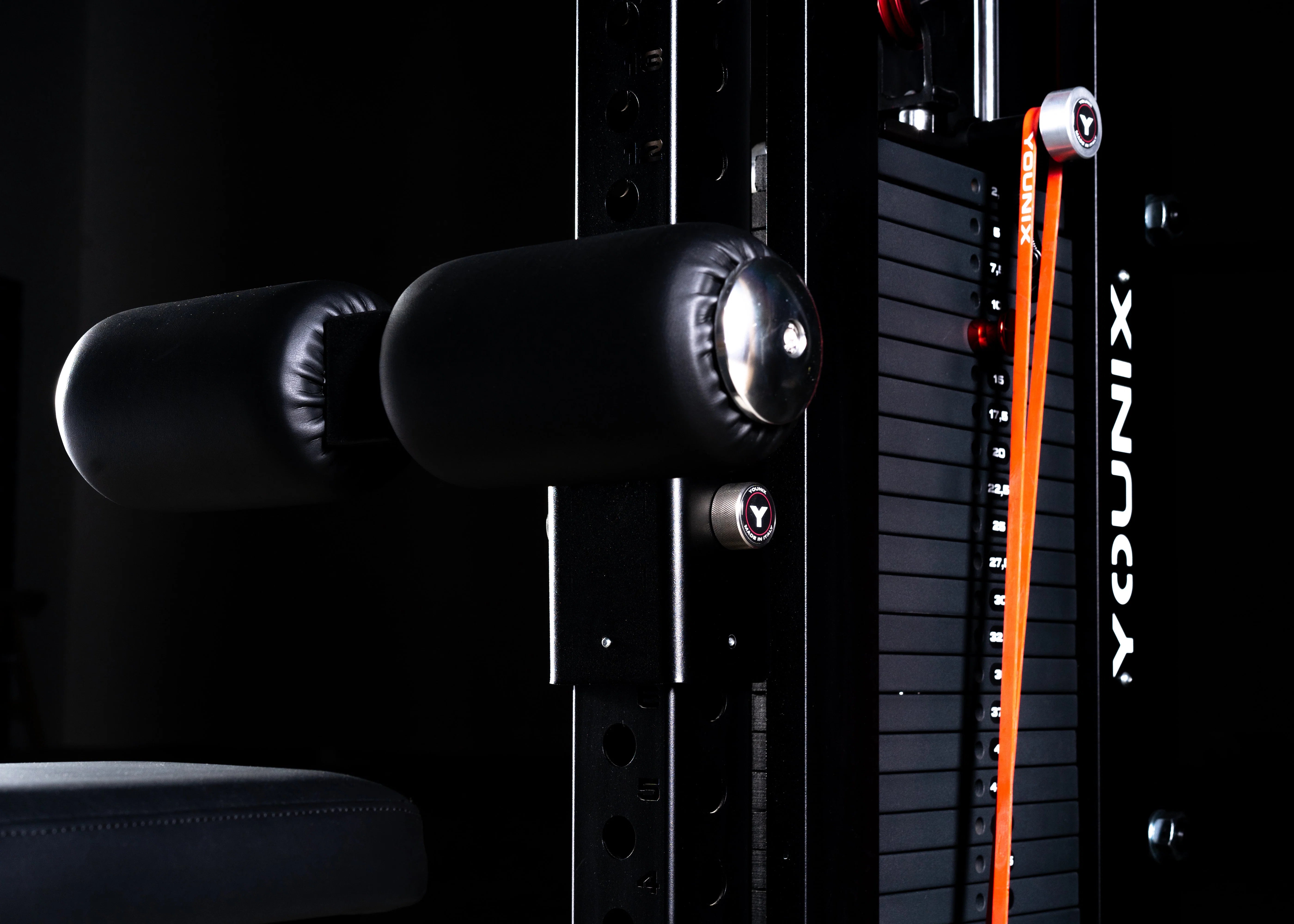 Younix Lat Bar & Knee